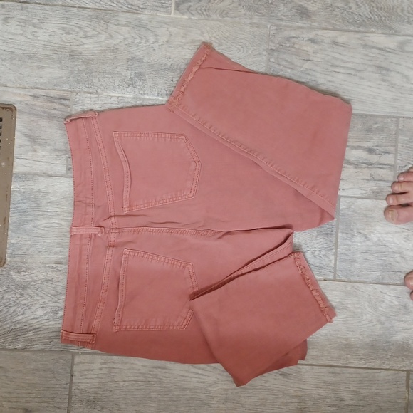 So distressed high rise cropped jeans size 13/31w peach colored - Picture 8 of 9